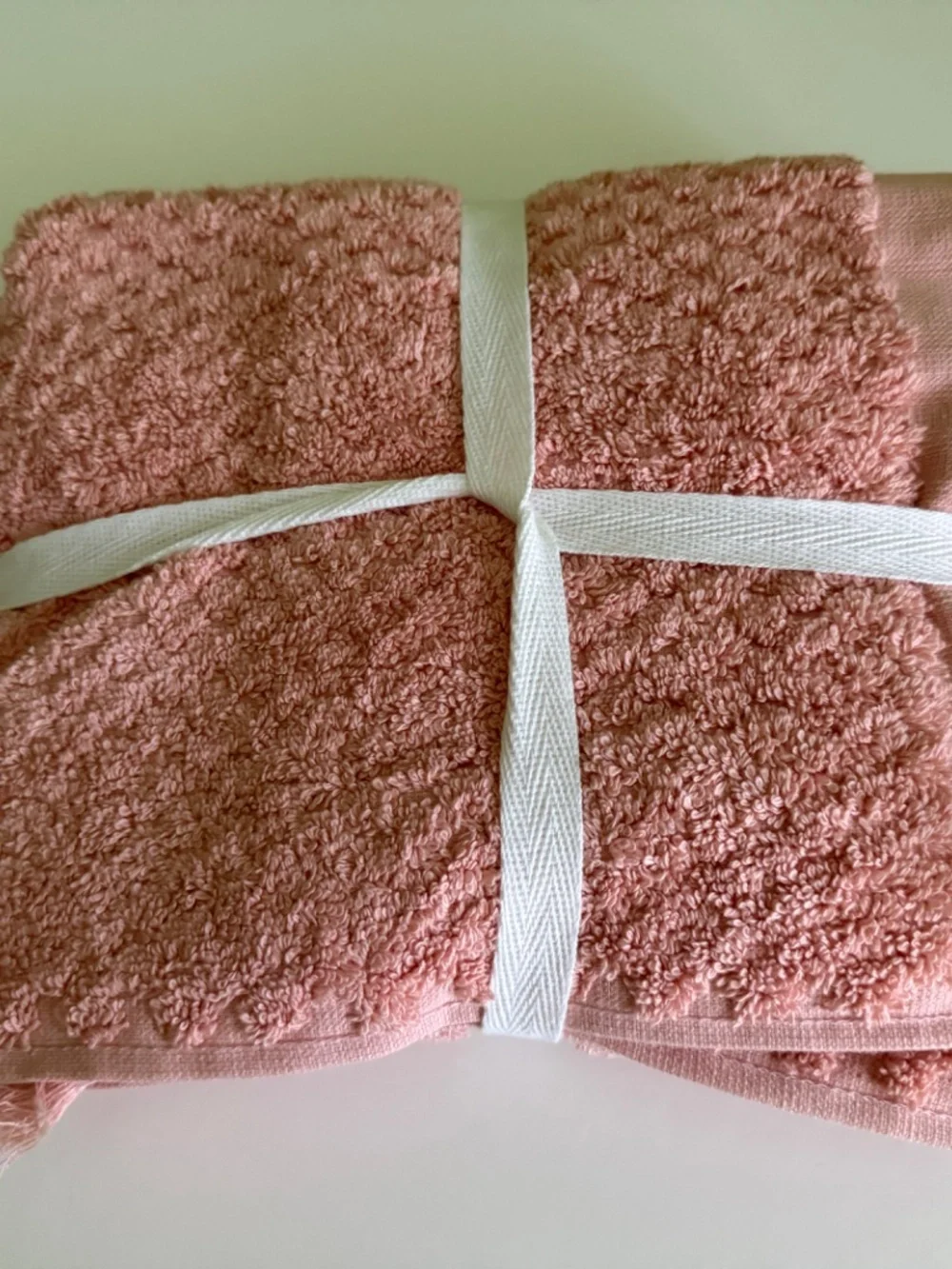 UGG set of 2 Hand Towels Fringed Textured Rose Cloud